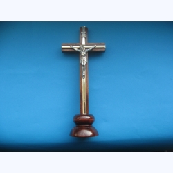 Krzyż stojący drewniany ciemny brąz z paskiem 19,5 cm